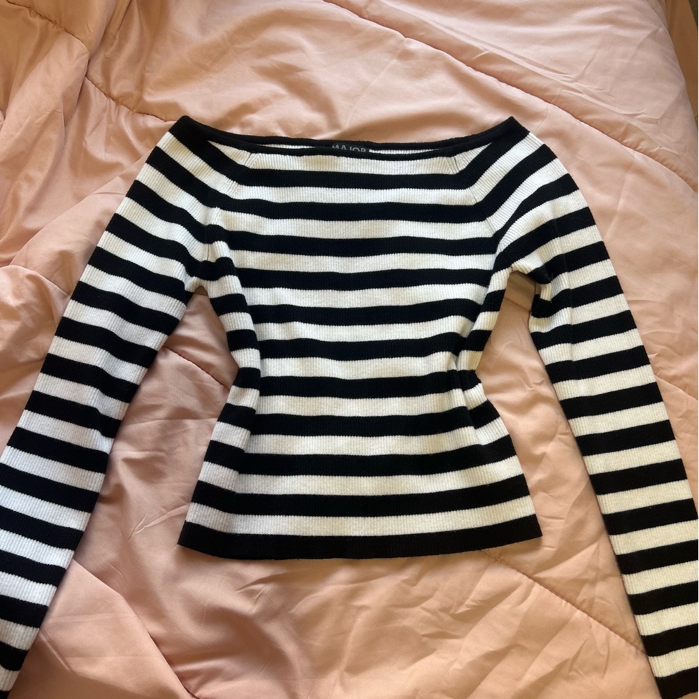 Fitted Black and White Long Sleeve Blouse
